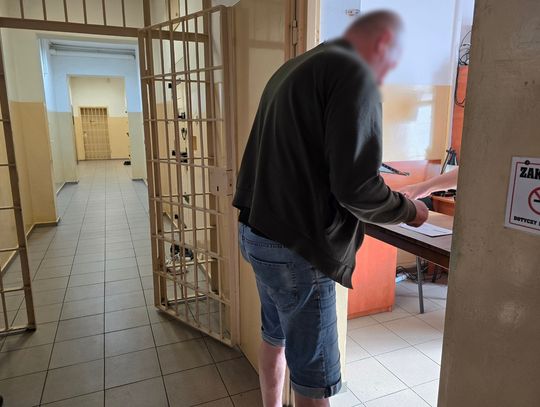 Zatrzymany szef gangu wyłudzającego zaliczki przy sprzedaży aut. Przez rok ukrywał się w Holandii