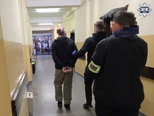 Zaufał nieznajomym z dworca. Został brutalnie pobity, okradziony i wyrzucony na bruk Zaufał nieznajomym z dworca. Został brutalnie pobity, okradziony i wyrzucony na bruk