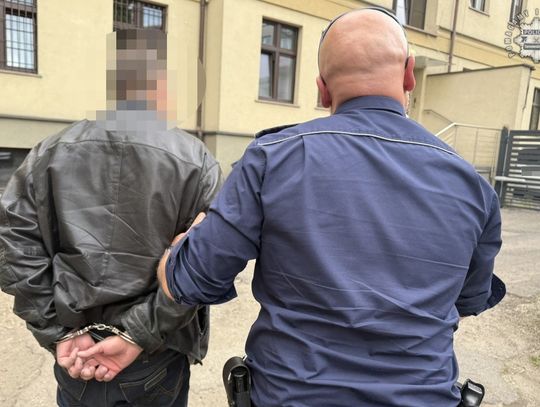 Zboczeniec fotografował dzieci na placu zabaw. W jego telefonie znaleźli obrzydliwe rzeczy