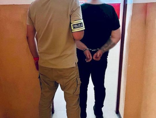 Zboczeniec zaatakował w autobusie. Obmacywał kobietę, poszkodowana zgłosiła sprawę policji