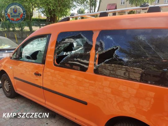 Zdemolował dwa samochody należące do firmy, w której kiedyś pracował. Chciał odegrać się na szefie