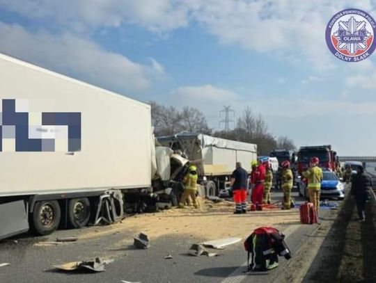 Zderzenie czterech ciężarówek na autostradzie A4. Jeden z kierowców zginął na miejscu