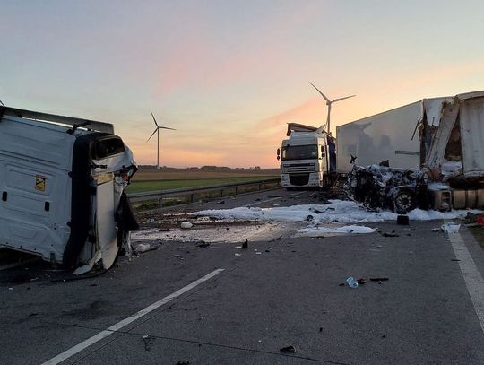 Zderzenie dwóch ciężarówek na ekspresówce. Jeden z kierowców pod wpływem alkoholu [FOTO]