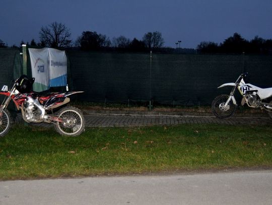 Zderzenie dwóch motocykli crossowych prowadzonych przez 15-lataków. Jeden z chłopców został ranny