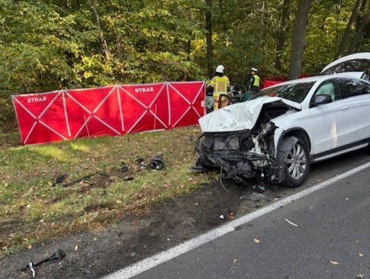 Zderzenie na skrzyżowaniu zakończyło się tragedią. W wypadku zginęły dwie osoby
