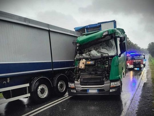 Zderzenie trzech ciężarówek na krajowej 60. Droga była zablokowana przez kilka godzin