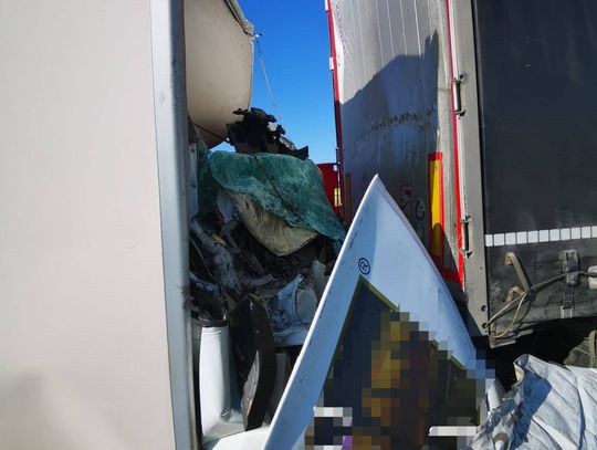 Zderzenie trzech pojazdów na A4. Jedna osoba zginęła, druga trafiła do szpitala