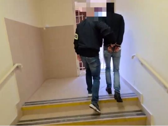 Żerował na ludzkiej empatii. Pożyczył od przechodniów blisko 10 tysięcy złotych, wydał je na używki