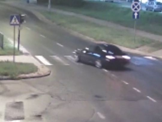 Zgasił światło i stracił prawko. 18-latek driftując BMW wjechał w latarnię [WIDEO]