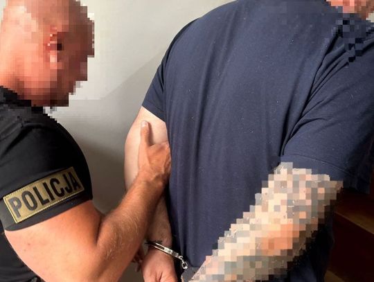 Zgłosił kradzież auta, żeby wyłudzić odszkodowanie. Policjanci zatrzymali 53-latka i jego kolegę