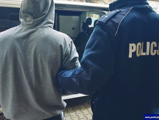 Zgłosił pobicie policjantom - po sprawdzeniu okazało się, że jest poszukiwany, a do tego rozpoznali go do innej sprawy