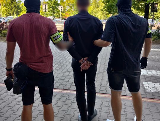 Zgłosił znalezienie ładunku wybuchowego w baku. Śledczy zatrzymali właściciela Audi