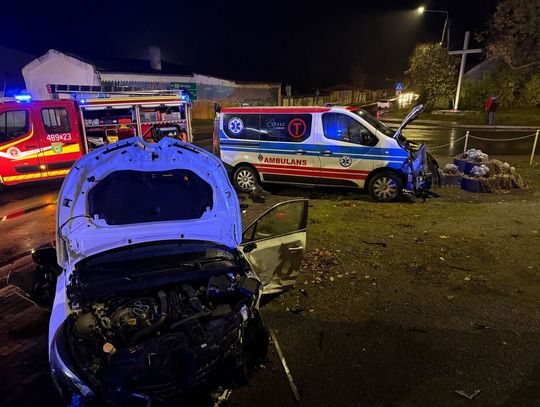 Zignorował znak "STOP" i zderzył się z karetką. 57-letni kierowca ukarany mandatem