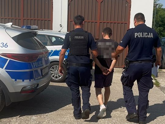 Złamał sądowy zakaz, rozbił auto i próbował wmówić policjantom, że to nie on prowadził