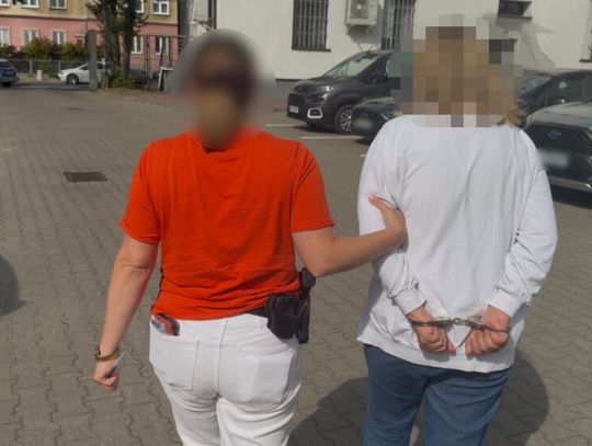 Złamała sąsiadce nos i cztery żebra. Kolejnym razem biła ją butelką po głowie
