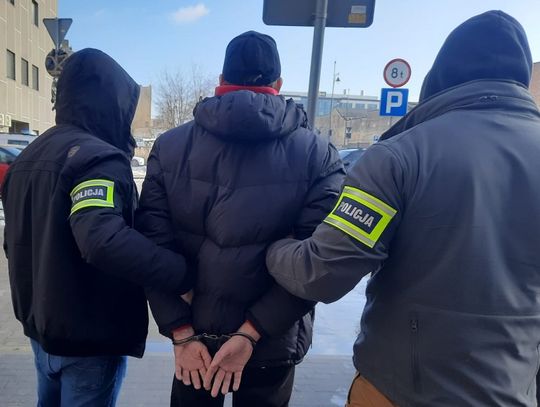 Złapany na dilerce nie stawiał się do prokuratury. Wysłali do niego policję, okazało się, że nadal sprzedaje narkotyki