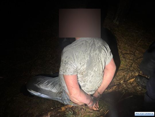 Zlekceważył zakazy, groził żonie i uciekał przed policją. 41-latek zatrzymany po pościgu Zlekceważył zakazy, groził żonie i uciekał przed policją. 41-latek zatrzymany po pościgu