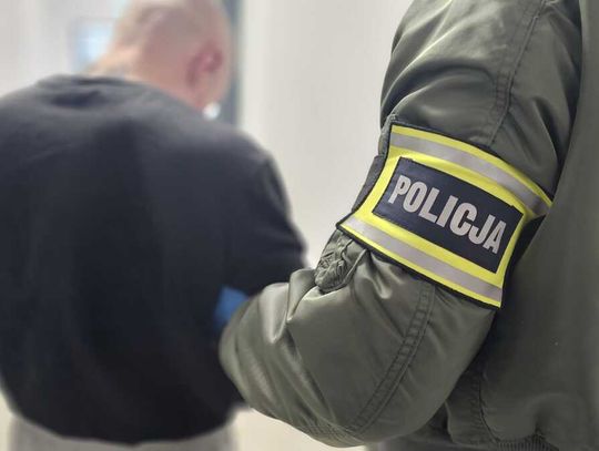 Złodziej na hulajnodze popchnął staruszkę i wyrwał jej torebkę. Dwie godziny później był już skuty Złodziej na hulajnodze popchnął staruszkę i wyrwał jej torebkę. Dwie godziny później był już skuty