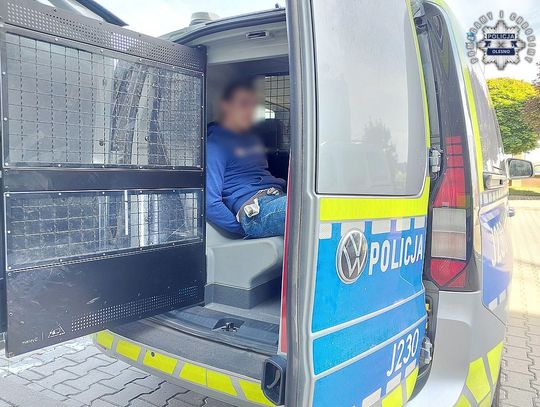 Złodziej próbował "na bezczelnego" wyjść ze sklepu z towarem. Miał pecha, bo zakupy robił też policjant