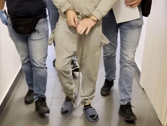 Złodziej przyłapany na kradzieży dźgnął właściciela domu nożem. To recydywista, który niedawno wyszedł