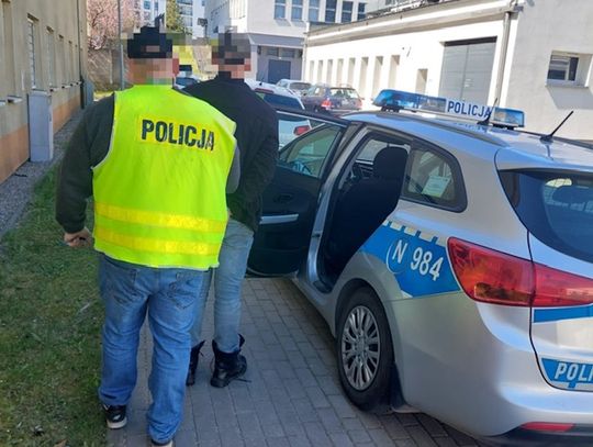 Złodziej ukradł tysiąc litrów paliwa z budowy drogi. Swój łup zakopywał w lesie