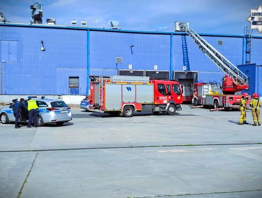 Złodzieje przyłapani przez policję na dachu. W akcji podnośnik strażacki