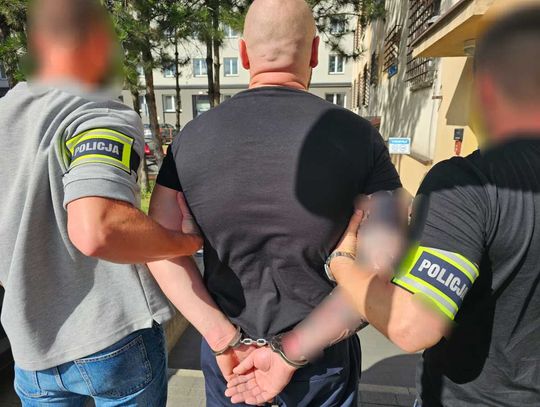 Złodzieje samochodów zatrzymani na gorącym uczynku. Jechali skradzionym autem do swojej dziupli