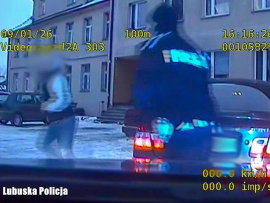 Złodziejki wskoczyły do czekającego na nie BMW i zaczęły uciekać. Razem z kierowcą zatrzymano je po pościgu