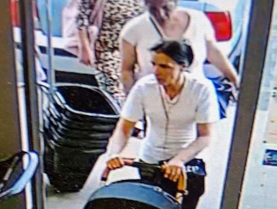 Złodziejskie trio z wózkiem dziecięcym. Kobiety bezczelnie kradły w galerii - policja prosi o pomoc