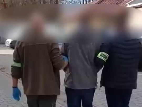 Zmasakrowane ciało kobiety w mieszkaniu. Jej partner zabił ją, uderzając tępym przedmiotem w twarz