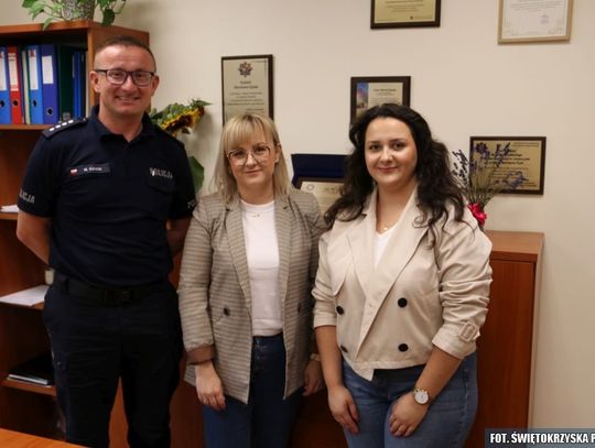 Znalazły 10 tysięcy złotych na chodniku. Oddały pieniądze właścicielowi