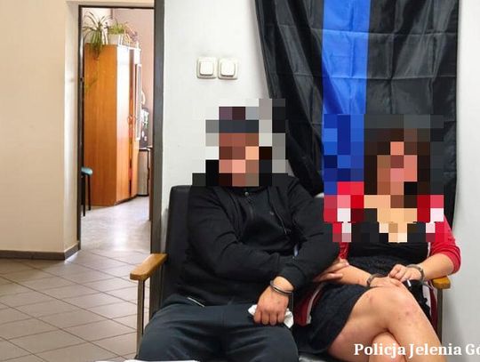 Znaleźli cudzy portfel i zaczęli płacić kartą w sklepach. 32-latka i 41-latek z zarzutami