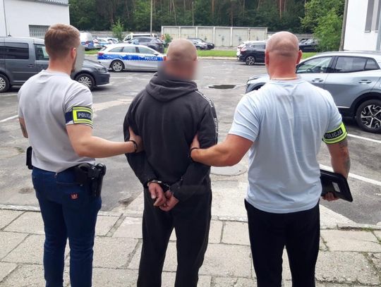 Znęcał się nad dziewczyną i nie chciał za to odpowiedzieć. Zwinęli go, gdy jechał rowerem przez miasto