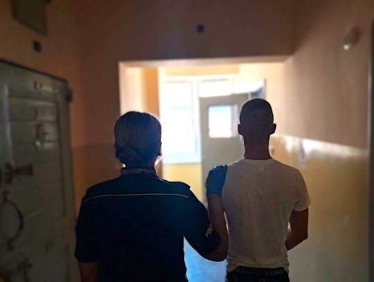 Zobaczył, że klient położył telefon na ladzie i go zabrał. 19-latek zatrzymany 1,5 godziny później