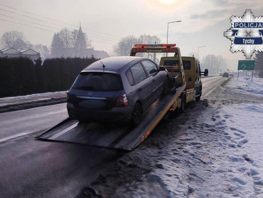Zobaczył, że policja sprawdza trzeźwość i zawrócił w korku. Miał prawie promil. Honda trafiła na lawetę