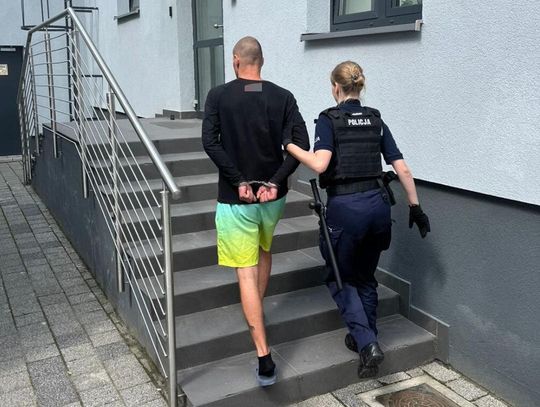 Został brutalnie pobity, a potem okradziony przez dwóch typów. Zabrali mu pieniądze, telefon i rower elektryczny