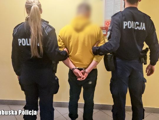 Zostawił otwarty garaż, od razu znalazło się czterech typów, którzy skorzystali z okazji. Policja zatrzymała wszystkich