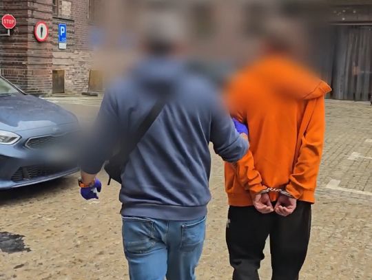 Zranił nożem dwie osoby i zapadł się pod ziemię. Finał policyjnej obławy na działkach