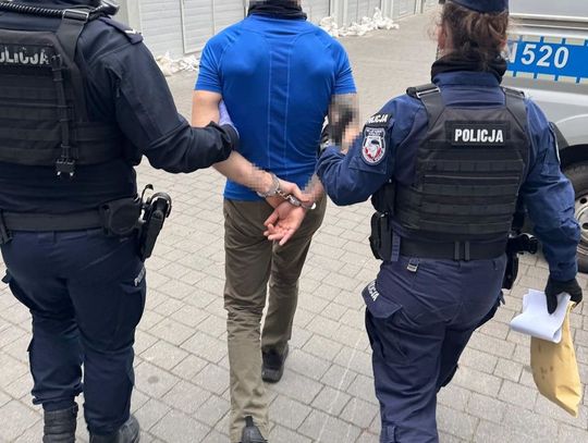 Zrobił duże zakupy, ale nie zamierzał za nie płacić. 28-latek powalił ochroniarkę, gdy stanęła mu na drodze Zrobił duże zakupy, ale nie zamierzał za nie płacić. 28-latek powalił ochroniarkę, gdy stanęła mu na drodze