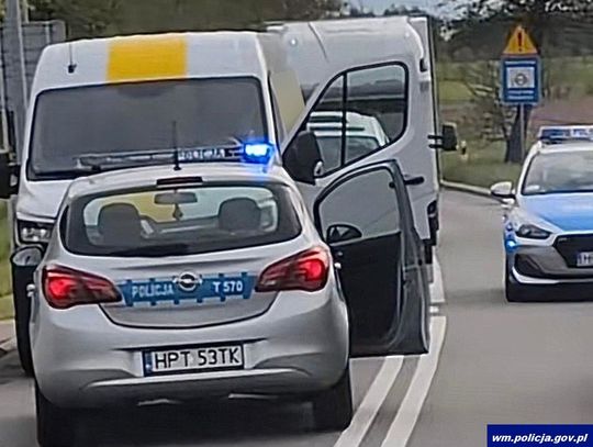 Zuchwała kradzież busa kurierskiego. 37-letni złodziej zatrzymany na policyjnej blokadzie