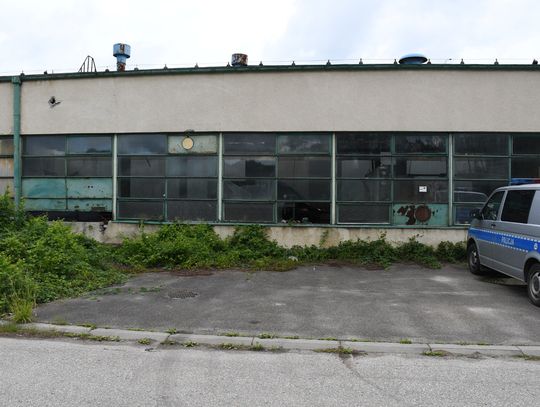 Zuchwałe włamanie 14-latków do warsztatu samochodowego. Zostawili właścicielce wiadomość z kpinami