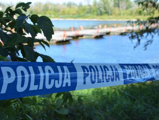 Zwłoki mężczyzny dryfowały między łodziami zacumowanymi w porcie. Dzień wcześniej pił alkohol