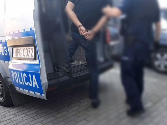 Zwyrodnialec zaatakował dziewczynkę na osiedlu. Spłoszyli go ludzie, a potem dorwała policja