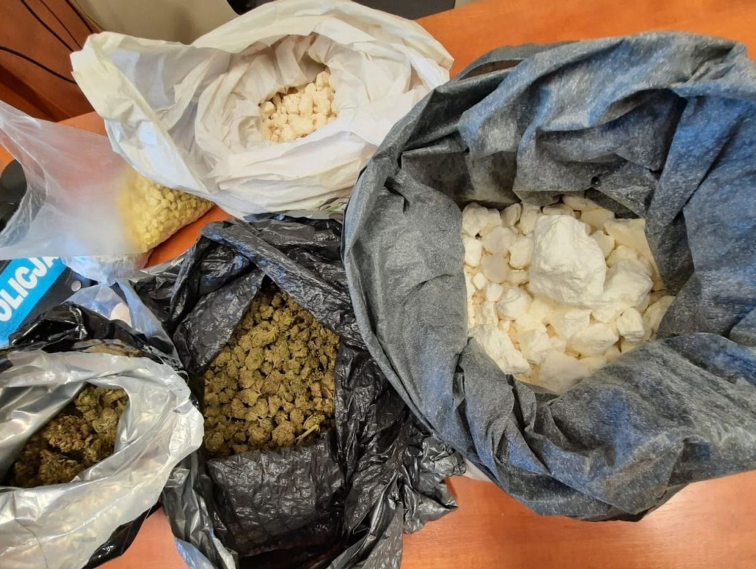 21 latka Dilowa a Na Du Skal Znale li U Niej 3 Kilo Amfetaminy 