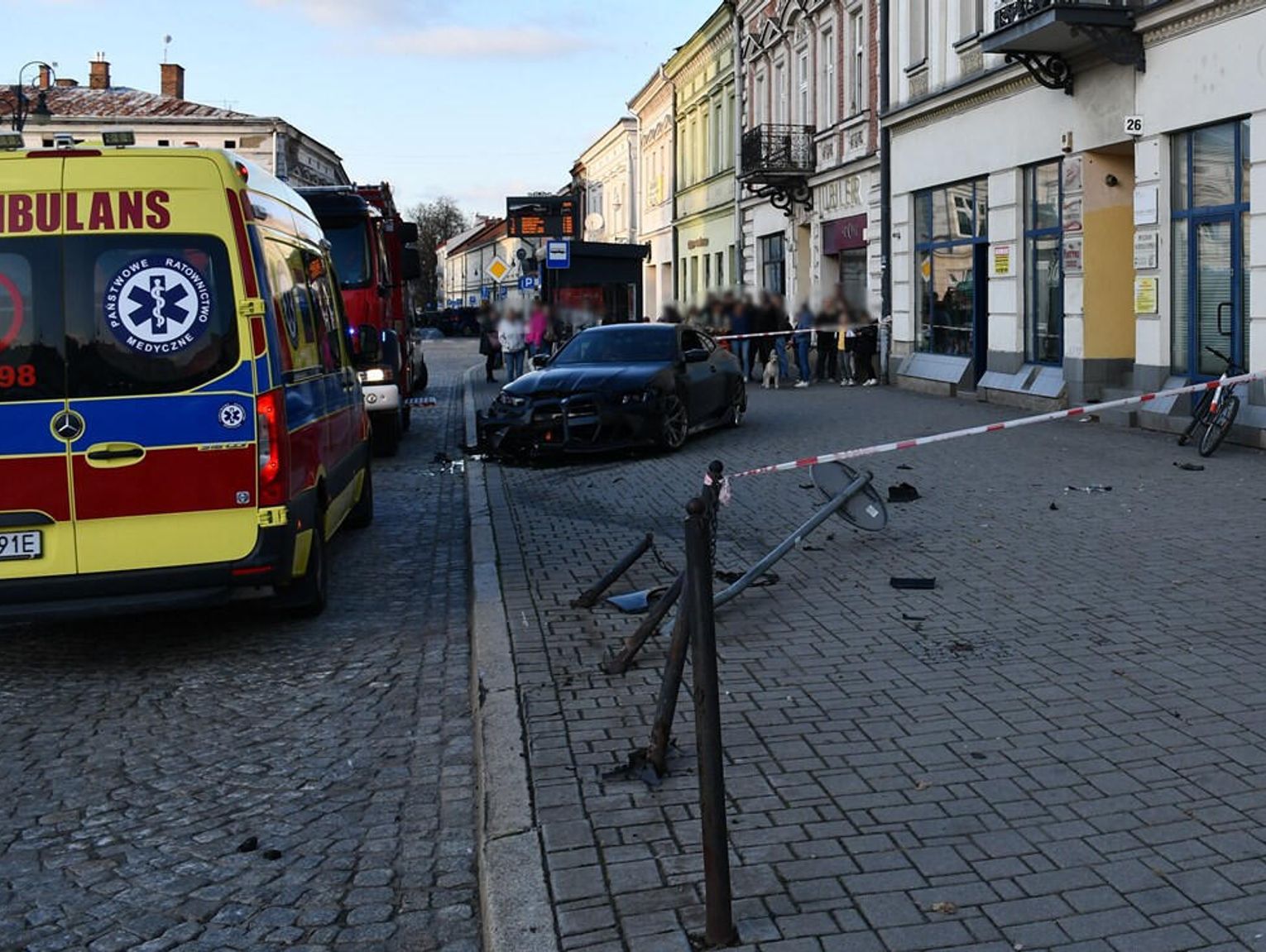 Driftujące BMW wjechało na chodnik w Nowym Sączu: 22-latek przed sądem