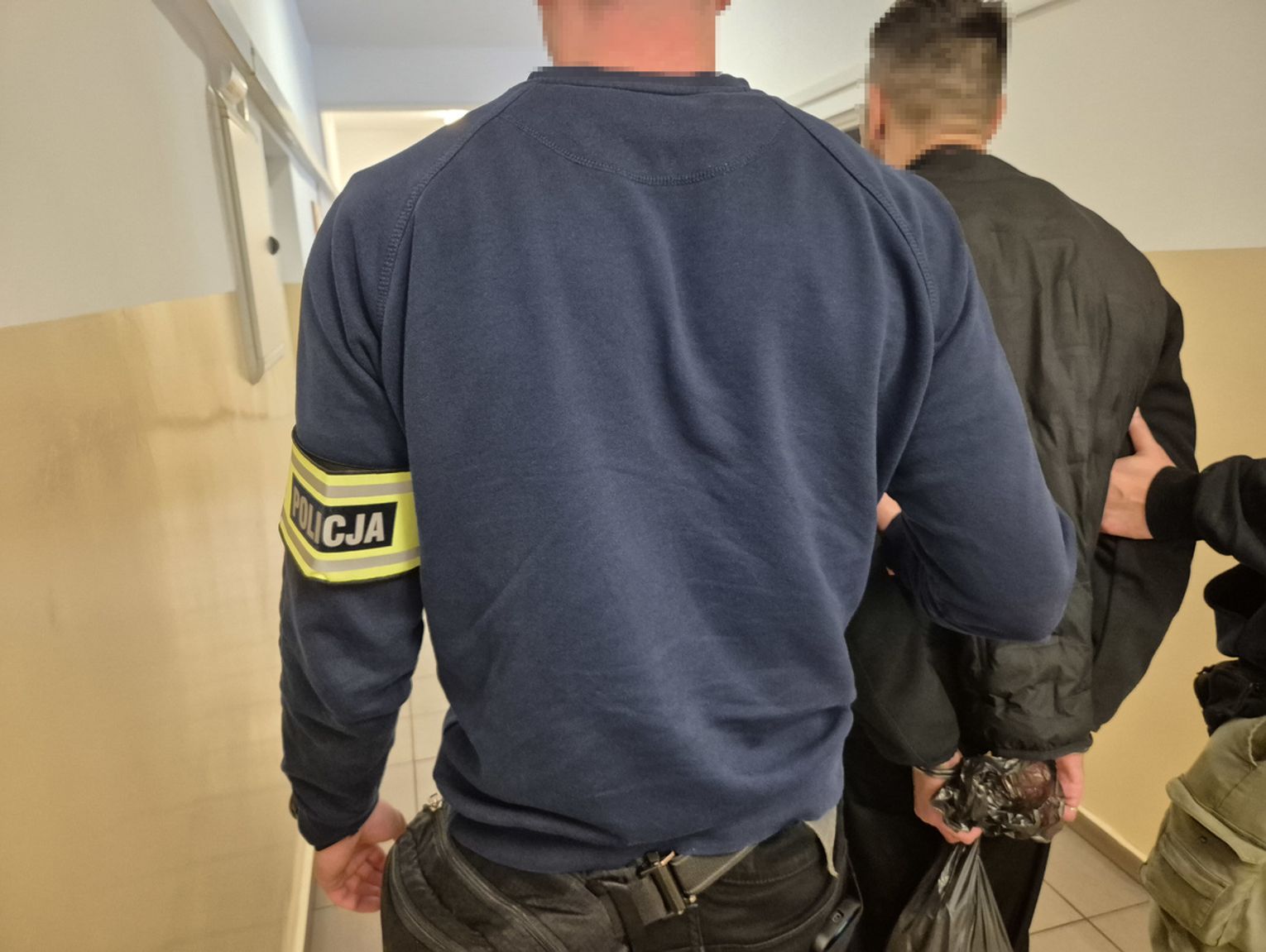 Toruń: 41-latek groził ekspedientce śmiercią, miał siekierę i gaz