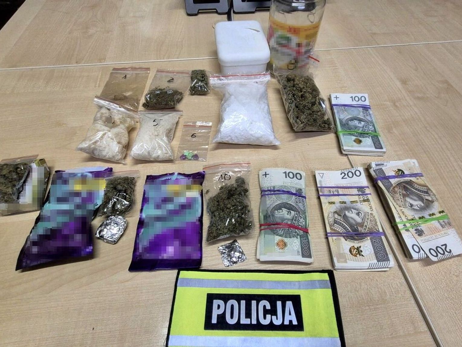 Bytom: 25-year-old arrested with amphetamine, methamphetamine and 30,000 PLN