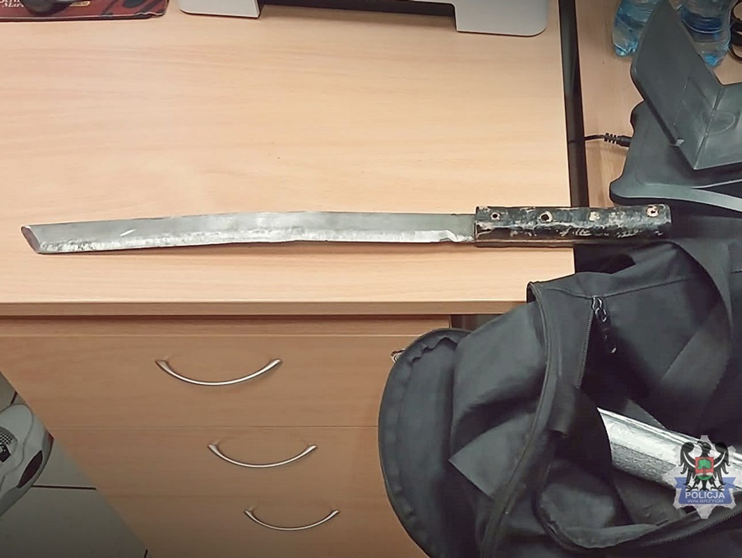 Thief in Wałbrzych threatened security guard with machete over razors