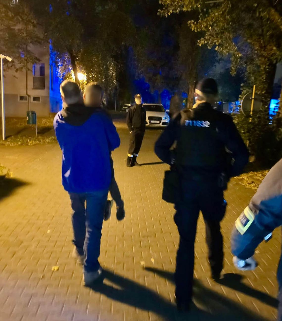 10-latek wyszedł z domu po kłótni z rodzicami. Odnaleziono go nocą przy wiatach śmietnikowych