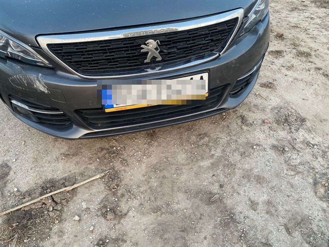 12-latek zabrał koparkę bez zgody ojca, żeby sobie pojeździć. Spowodował kolizję z samochodem